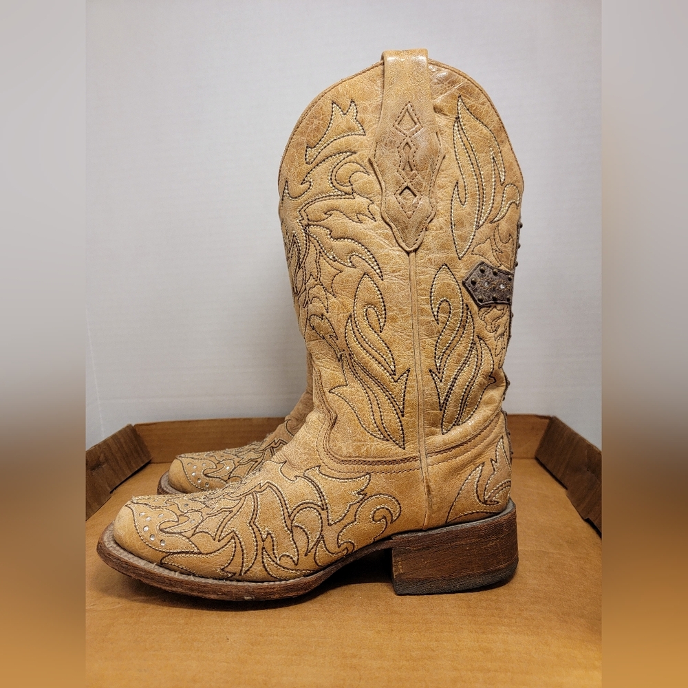 CORRAL Women's Saddle Brown Embroidered Cross and Crystals Square Toe size 7M